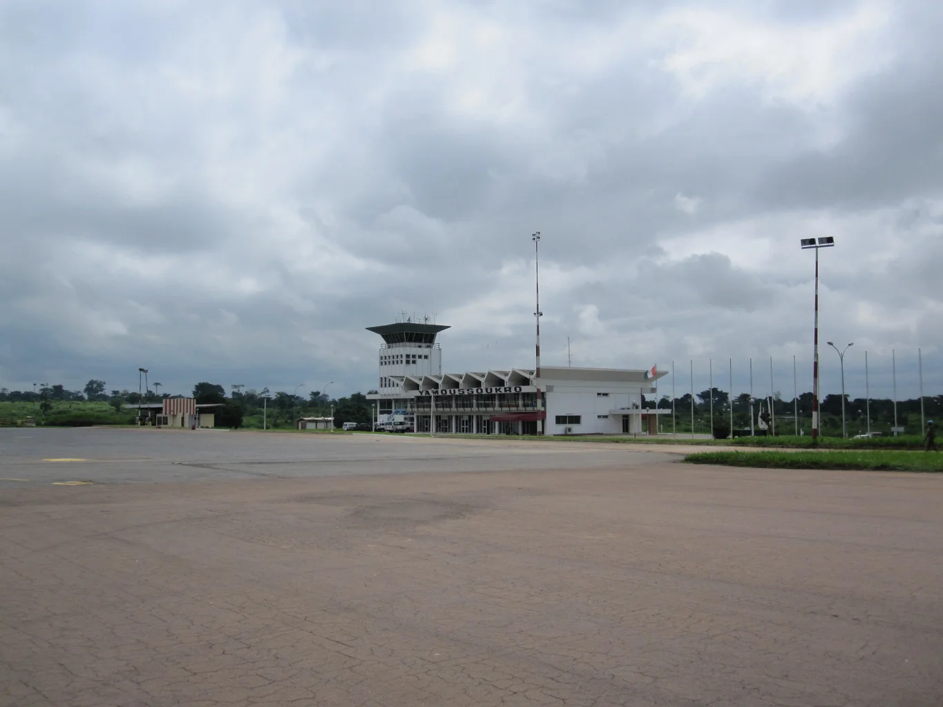 Yamoussoukro Airport (DIYO / ASK)