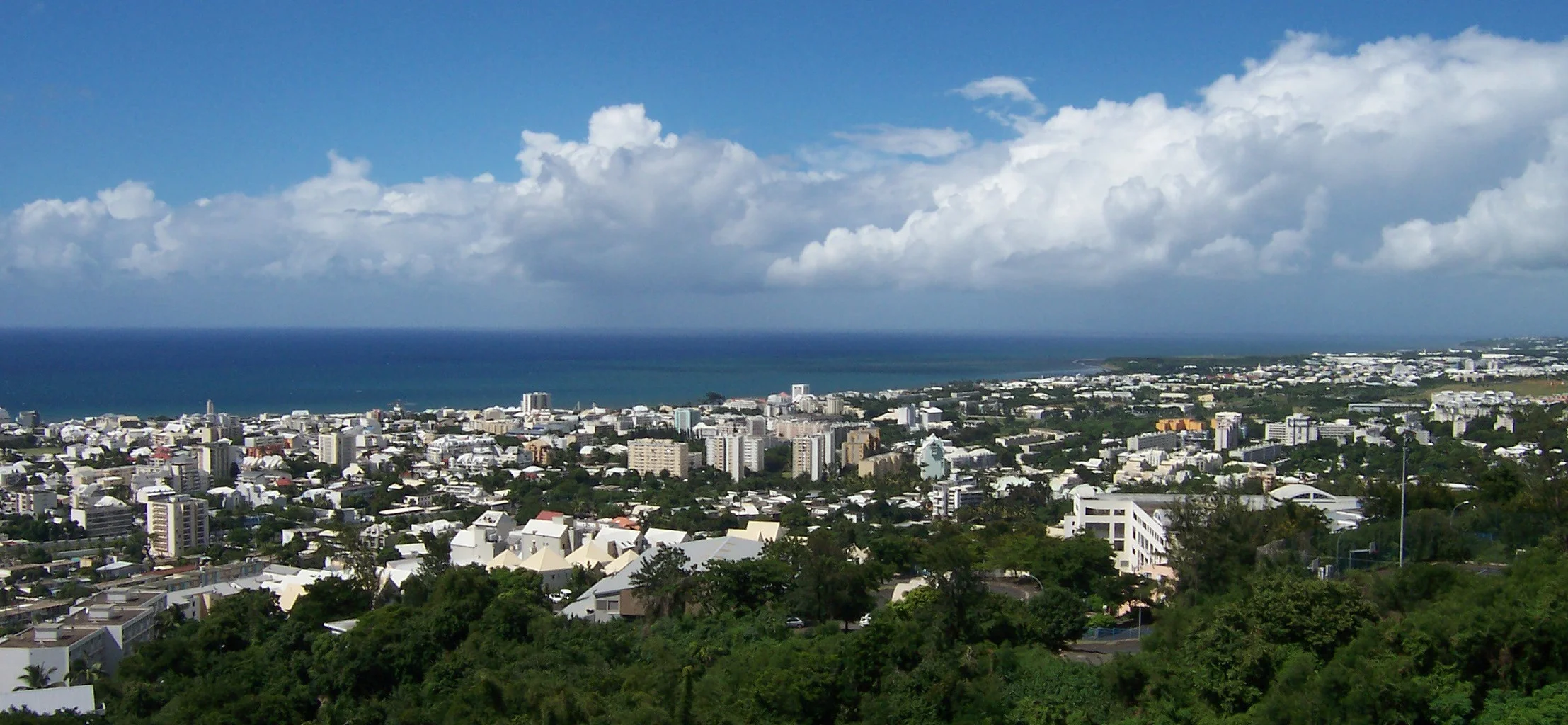 Gillot Reunion Roland Garros Airport (FMEE / RUN)
